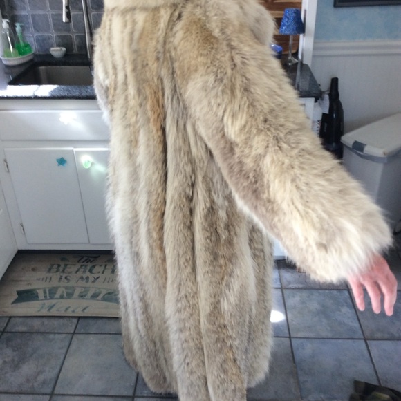 Coyote Fur - Full Length Coat - Picture 4 of 16